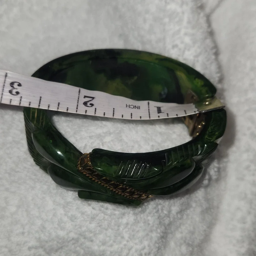 Vintage Green Marbled Bakelite Clamper Bracelet‎ Carved Art Deco Hinged Bangle